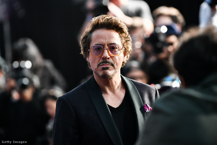 Robert Downey Jr.A Vasember-filmek sztárja a Vanity Fair egy 2014-es címlapsztorijában nyíltan beszélt a kábítószerrel és alkohollal való küzdelméről, illetve elárulta, hogy akkor már több mint 10 éve volt józan
