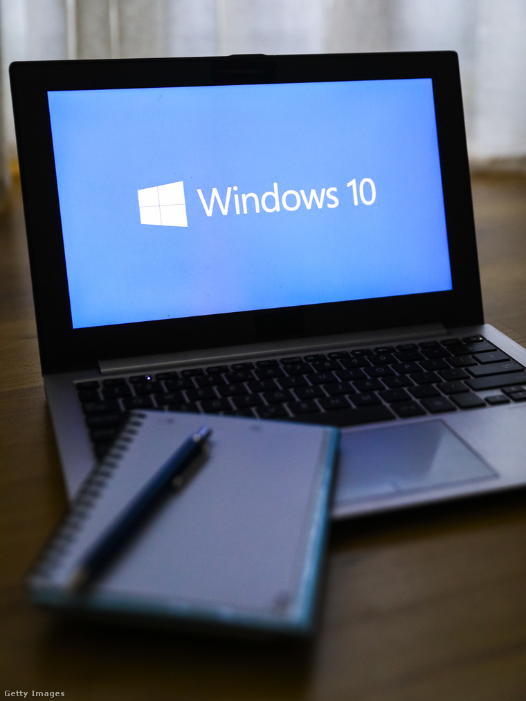 A technológiai világban közelgő katasztrófa: a Microsoft bejelentette, hogy 2025 októberében végleg leállítja a Windows 10 támogatását, és ezzel egyidejűleg több százmillió számítógép sorsa válik kérdésessé. (Fotó: NurPhoto / Getty Images Hungary)