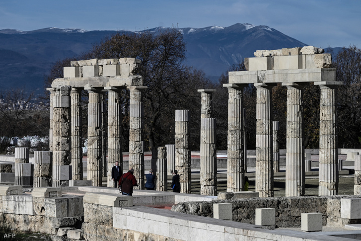 II. Fülöp makedón uralkodó, a legendás Nagy Sándor apjának palotája Aigaiban, Görögországban 2024. január 5-én