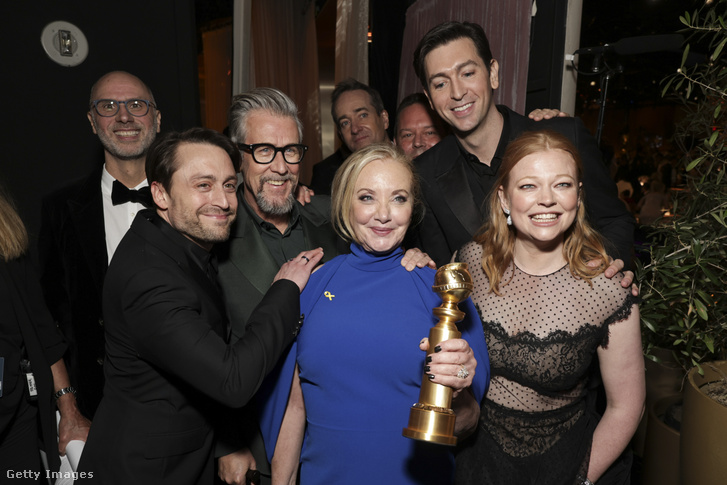 Az Utódlás szereplői, Kieran Culkin, Alan Ruck, J. Smith-Cameron, Nicholas Braun és Sarah Snook a 81. Golden Globe-díj-átadón 2024. január 7-én