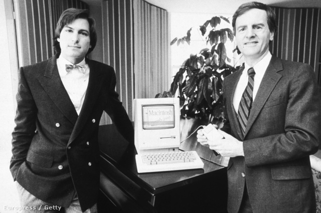 Steve Jobs és  John Sculley az 1984-ben debütált Macintosh géppel