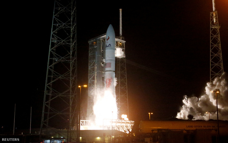 A United Launch Alliances új generációs Vulcan rakétájának első fellövése az Astrobotic privát holdi leszállóegységével a rakterében Cape Canaveralban, Floridában 2024. január 8-án