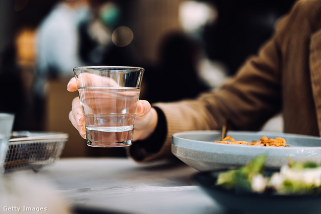 Az evés közbeni ivás túlevéshez vezethet