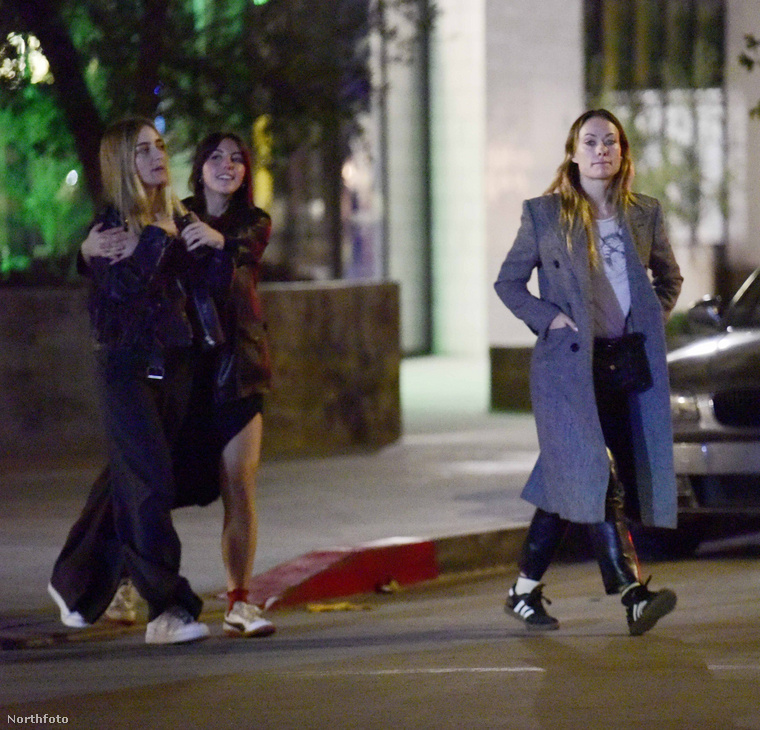 Olivia Wilde kiugrott barátnőivel egy kis iszogatásra a Los Angeles-i éjszakában