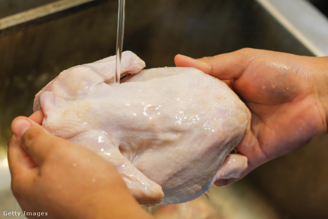 A hús mosása során lehetőleg ne fröcsköljön szét a víz