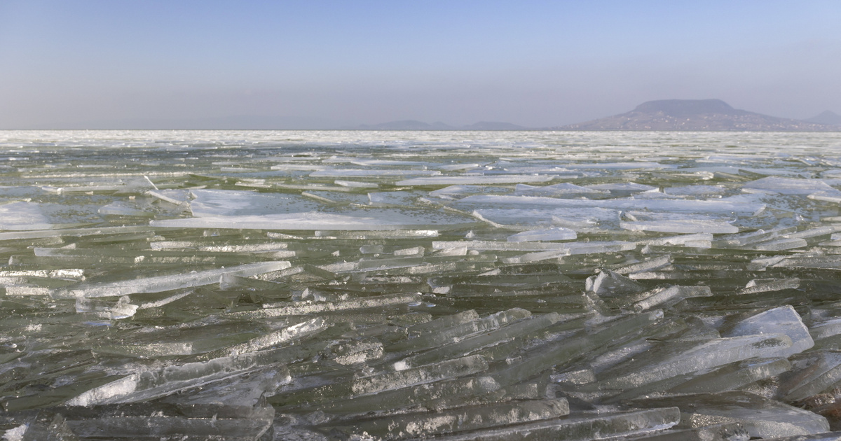 Torlódó jég a Balatonon Fonyódnál