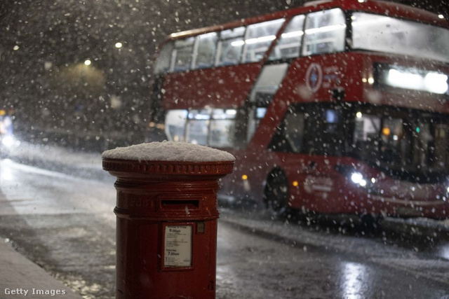 Fél méter hó látványa az Egyesült Királyság egyes területein igen ritka jelenség