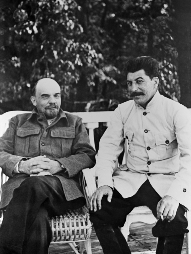 Lenin (balra) már Sztálin előtt is létesített „elszigetelő” fogolytáborokat
