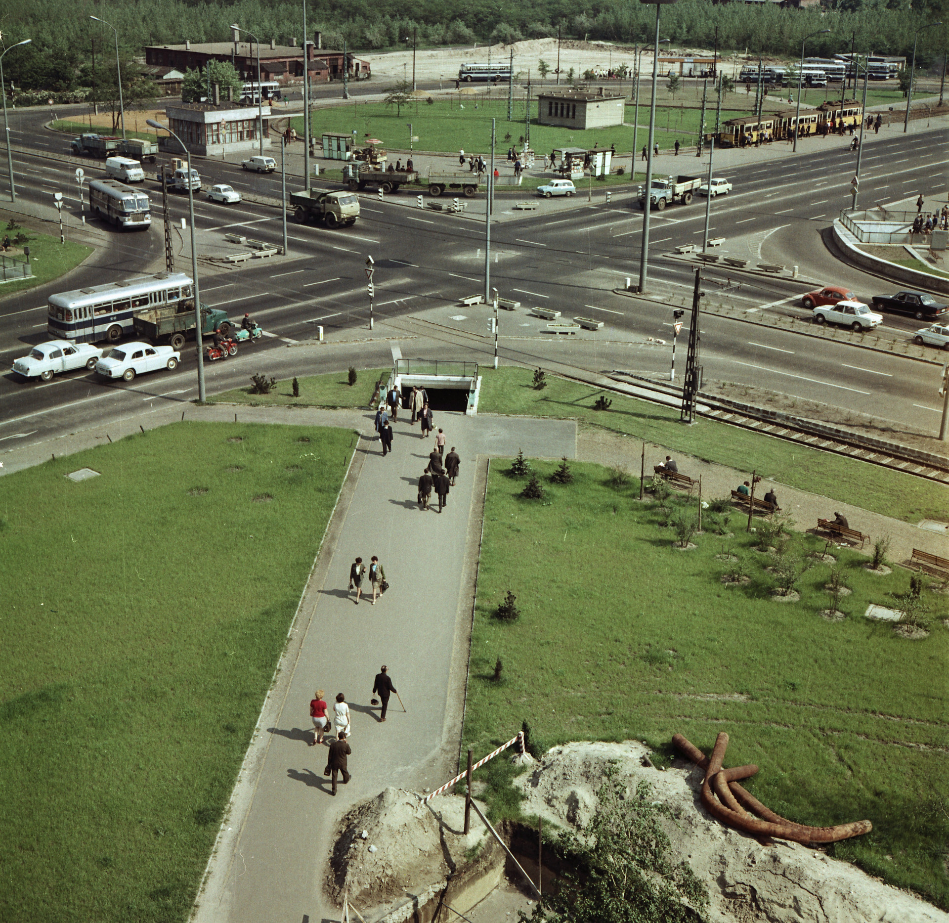A tér 1971-ben, amikor még a Sugár sem állt