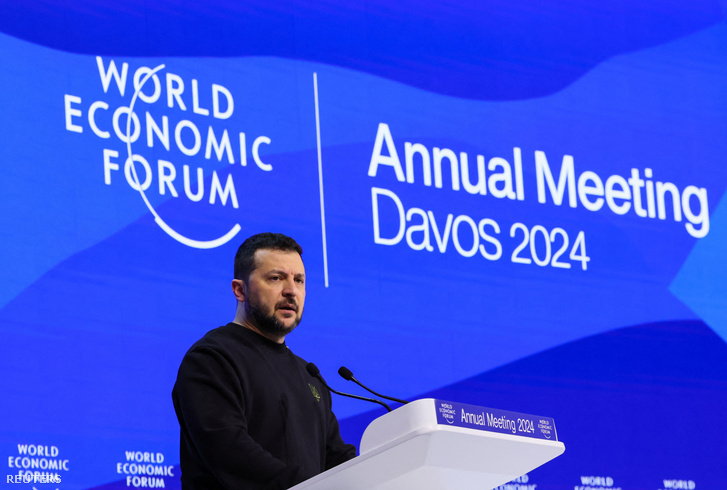 Volodimir Zelenszkij ukrán elnök beszél a Világgazdasági Fórum 54. éves találkozóján a svájci Davosban 2024. január 16-án