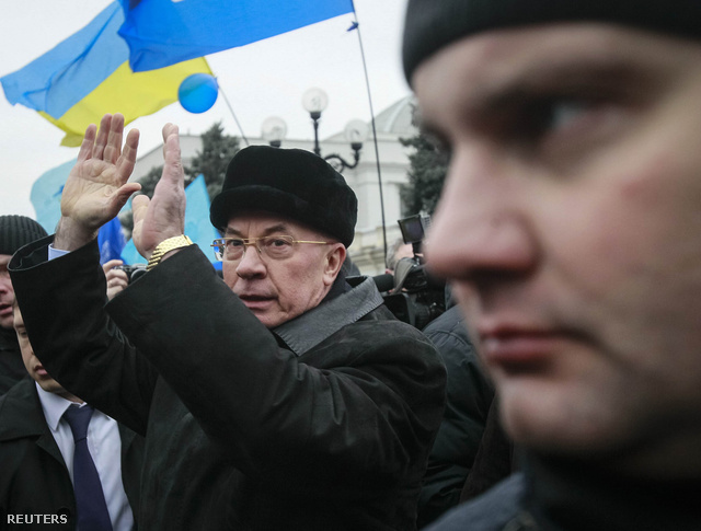 Nyikolaj Azarov 2014. január 16-án, a Régiók Pártja szimpatizánsai között.