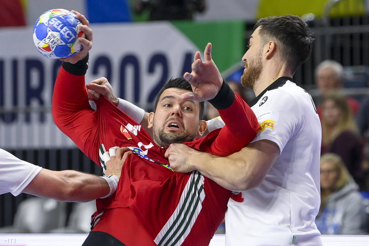 Bánhidi Bence a férfi kézilabda olimpiai kvalifikációs Európa-bajnokság középdöntőjének első fordulójában a Magyarország - Ausztria mérkőzésen