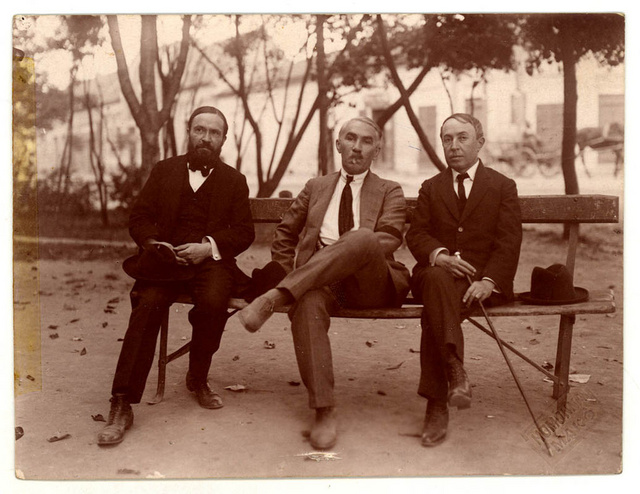 Juhász Gyula, Móra Ferenc és Réti Ödön társaságában (Homonnai Nándor felvétele)