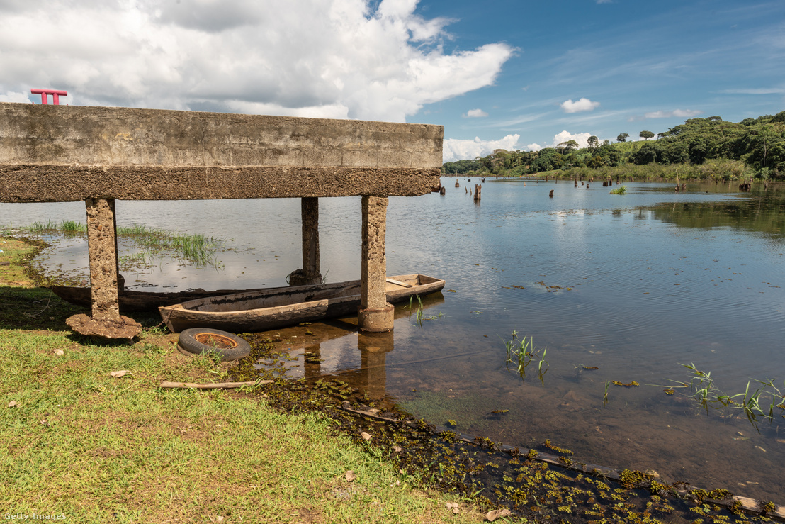 Alacsony vízszint a Gatun-tónál a Ciricito településen, a panamai Colon körzetben, 2023. november 21-én