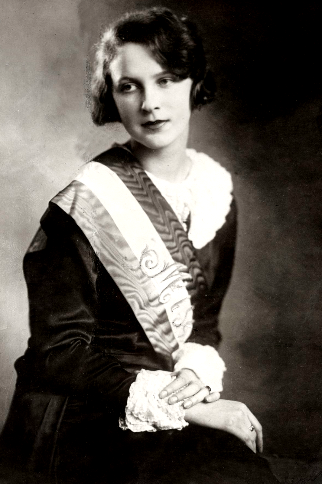 Simon Böske Miss Hungary és Miss Europe Wikimedia Commons.png