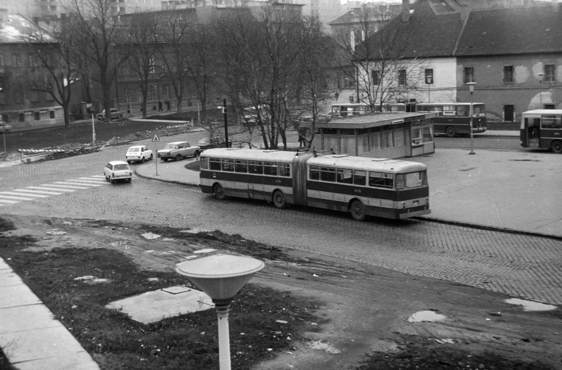 Korvin Ottó (ma Szentlélek) tér, autóbusz-végállomás (1980)