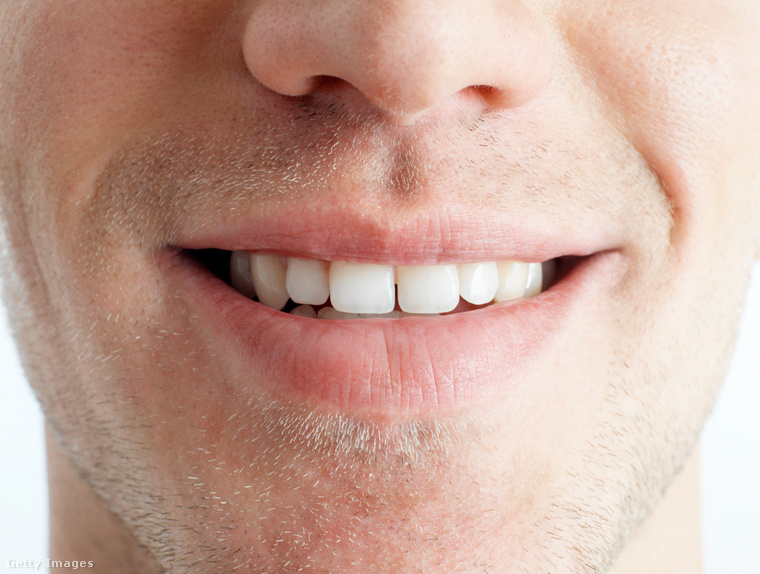 A koffein elhagyása javíthatja a fogaink állapotát, sőt fehérebbek is lesznek, ha nem fogyasztunk koffeint. (Fotó: Image Source / Getty Images Hungary)