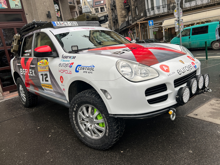 Szerda reggel tartották a Budapest-Bamako Rally (BBR) sajtótájékoztatóját, ahol a versenyzők jelentős része is jelen volt nevezett autójával