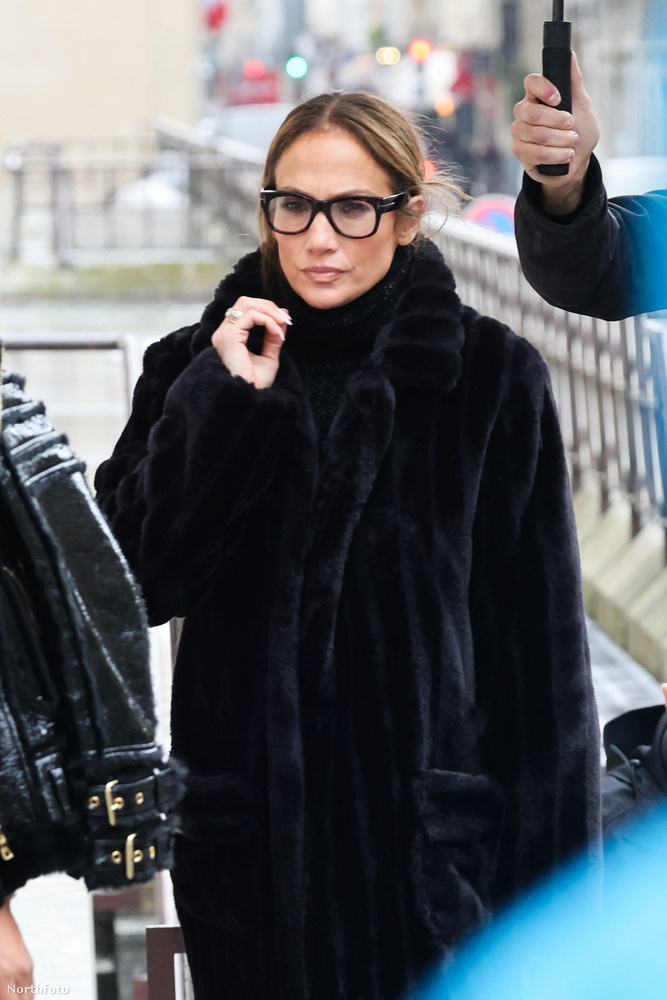 Jennifer Lopezt Párizsban szúrták ki a paparazzik