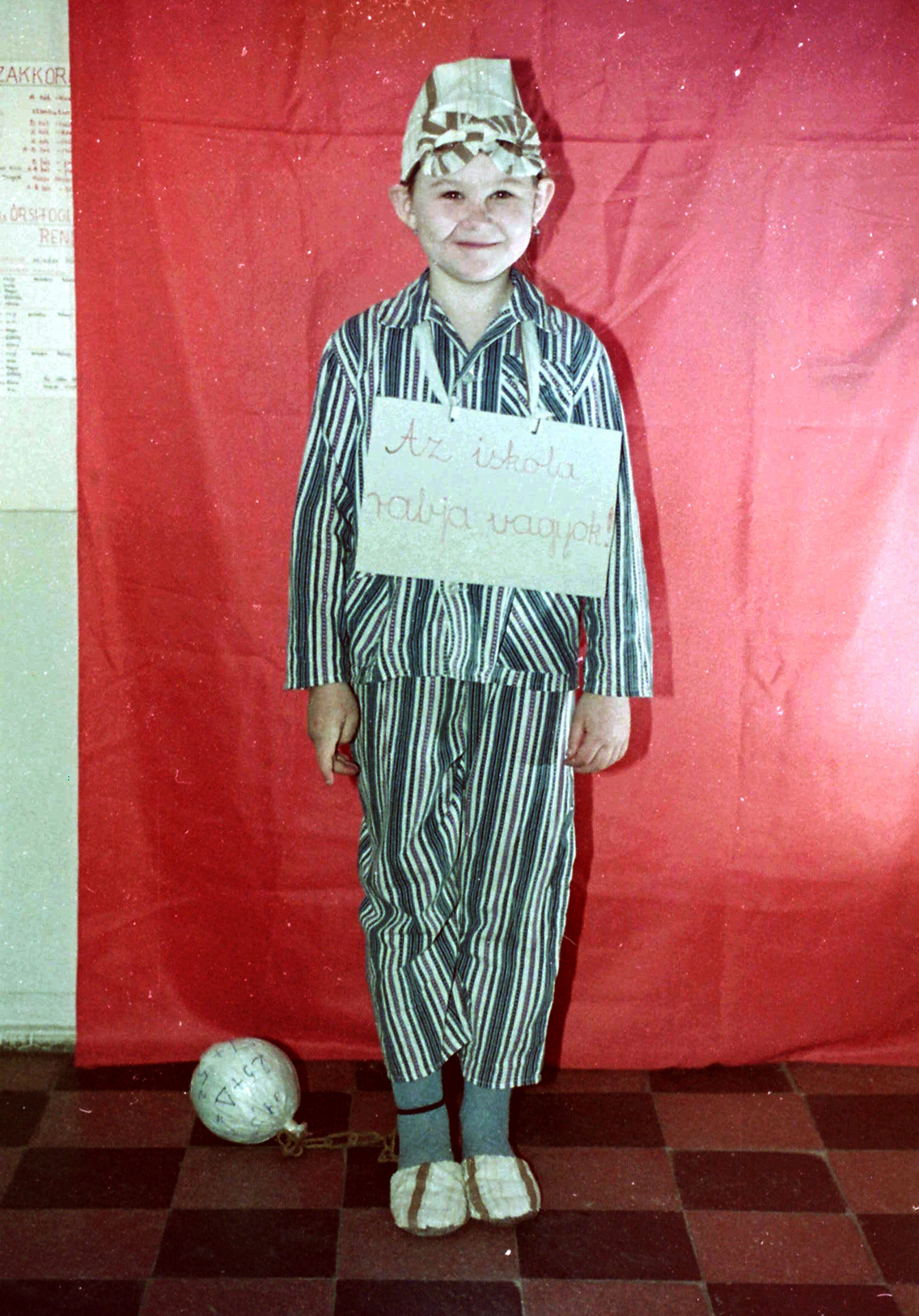 Farsang a szentendrei Izbégi Általános Iskolában, 1983