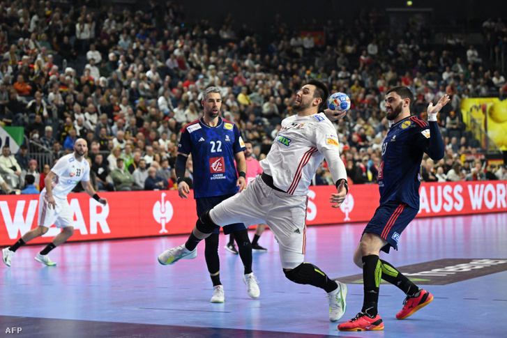 Bánhidi Bence, Luka Karabatic és Ludovic Fabregas a francia-magyar EHF Kézilabda Európa-bajnokság 2024-es férfi EURO 2024-es főcsoportmérkőzésén 2024. január 24-én