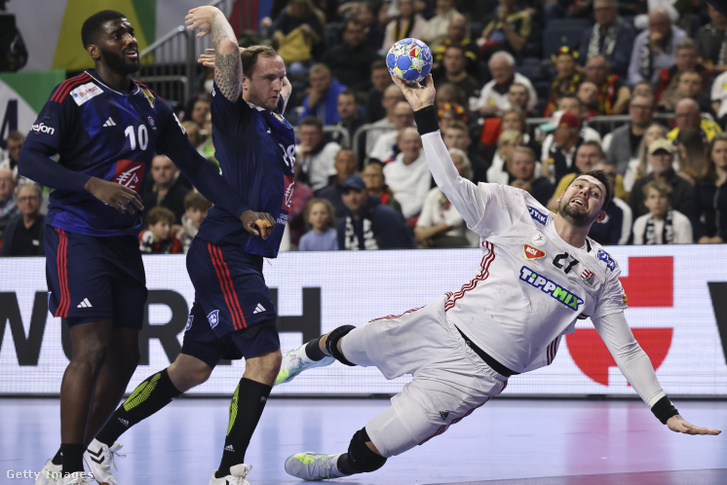 Bánhidi Bence a férfi kézilabda olimpiai kvalifikációs Európa-bajnokság középdöntőjének negyedik fordulójában játszott Franciaország - Magyarország mérkőzésen