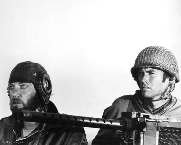 Donald Sutherland (balra) és Clint Eastwood a Kelly hősei című filmben, 1970-ben.