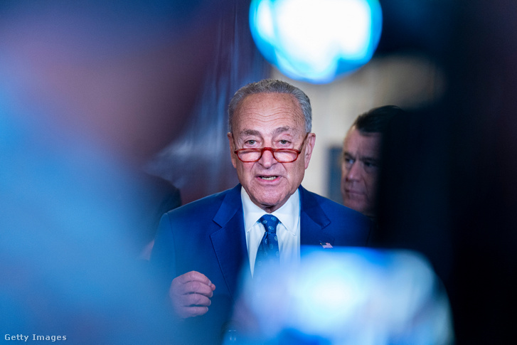 Chuck Schumer beszél a mesterséges intelligenciával foglalkozó fórumát követő sajtótájékoztatón a Capitol Hillen, Washingtonban, az Egyesült Államokban 2023. szeptember 13-án