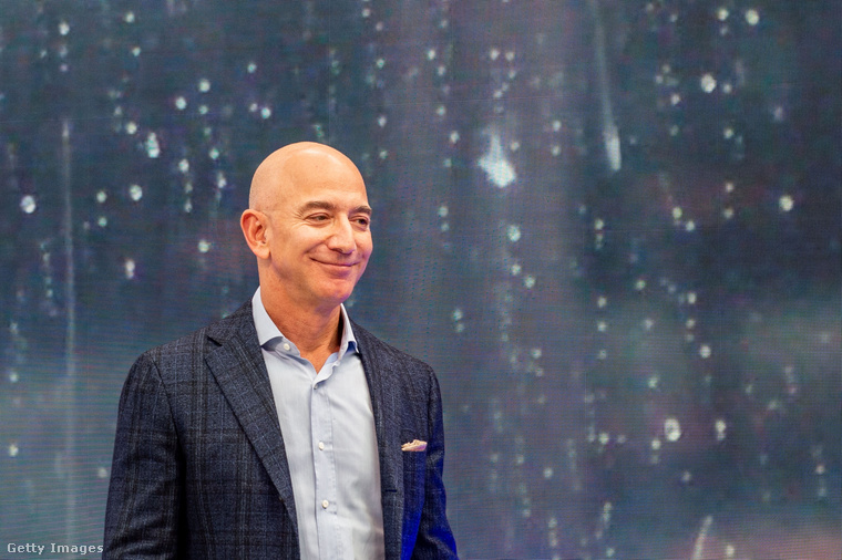 Jeff Bezos 179,4 milliárd dolláros, vagyis 63 ezer 785 milliárd 42 millió forintos vagyonával a világ harmadik leggazdagabb embere