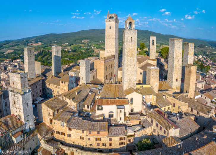 San Gimignano toszkán városka tornyai. Akkortájt épültek, mint bolognai társaik