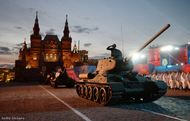 A Vörös tér az 1941–1945-ös nagy honvédő háborúban aratott győzelem 70. évfordulója alkalmából rendezett gálakoncert alatt 2015. május 9-én Moszkvában
