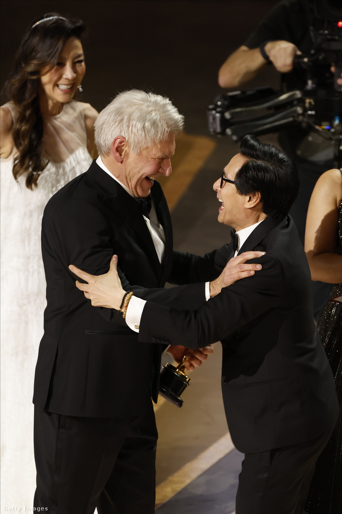2023-ban a Mindig, mindenhol, mindenkor tarolt az Oscar-gálán, többek között Jonathan Ke Kwan lenyűgöző alakításának, amiért meg is nyerte a legjobb férfi mellékszereplőnek járó elismerést