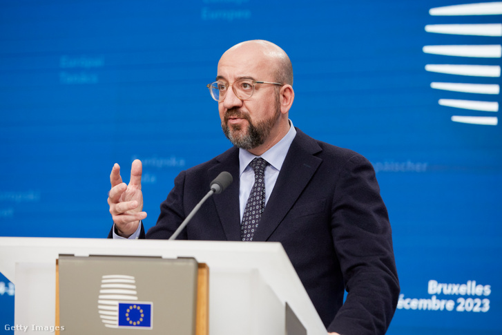 Charles Michel, az Európai Tanács elnöke az Európai Unió vezetőinek brüsszeli csúcstalálkozóját követő sajtótájékoztatón, Belgiumban 2023. december 1-jén
