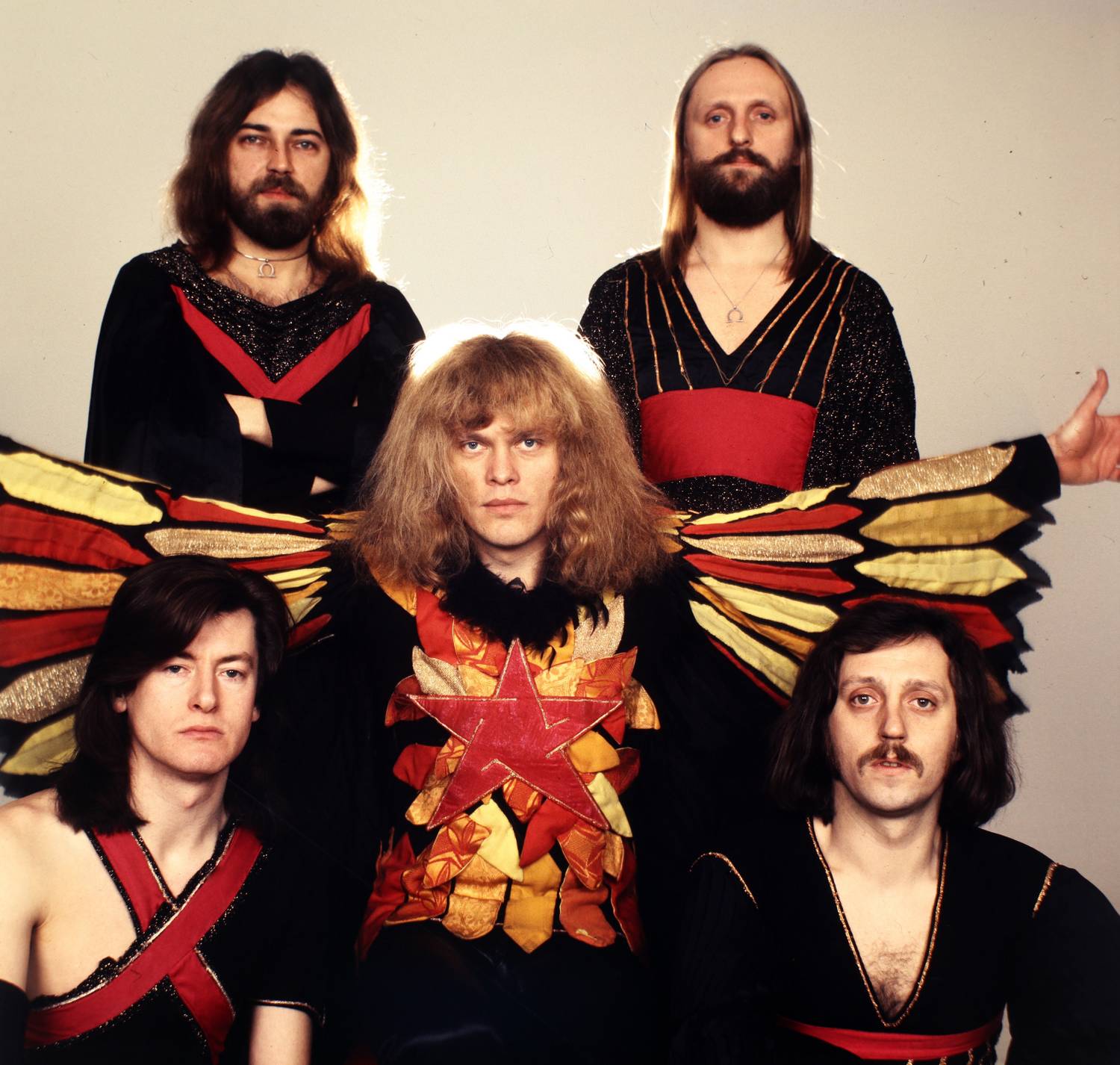 Az Omega együttes 1976-ban: elöl Debreczeni Ferenc, Kóbor János és Mihály Tamás, mögöttük Molnár György és Benkő László.