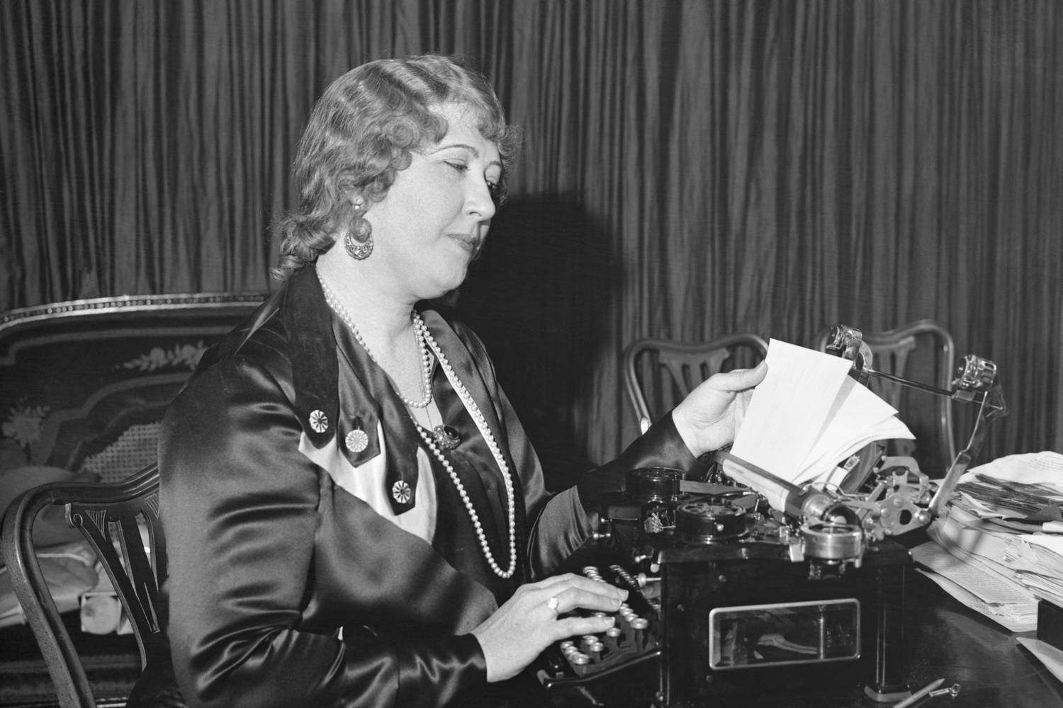 Beulah Louise Henry (1887-1973) a 20. század második felének egyik legtermékenyebb feltalálója. Több mint száz találmányt hozott létre a mindennapi élet megkönnyítéséért. Ötletei között szerepel az orsó nélküli varrógép, a vákuumos fagylaltkészítő és a konzervnyitó is.