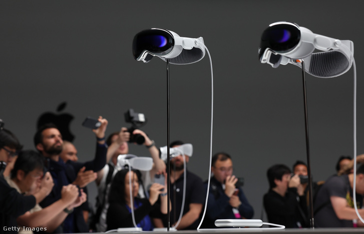 Az új Apple Vision Pro headset bemutatója az Apple Worldwide Developers Conference rendezvényén 2023. június 5-én
