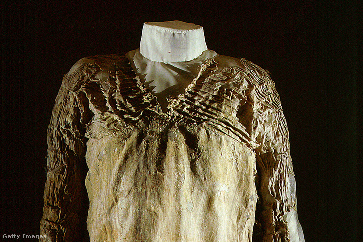 V nyakú vászoning az ősi Egyiptomból, amelyet a világ legkorábbi fennmaradt ruhadarabjának tartanak