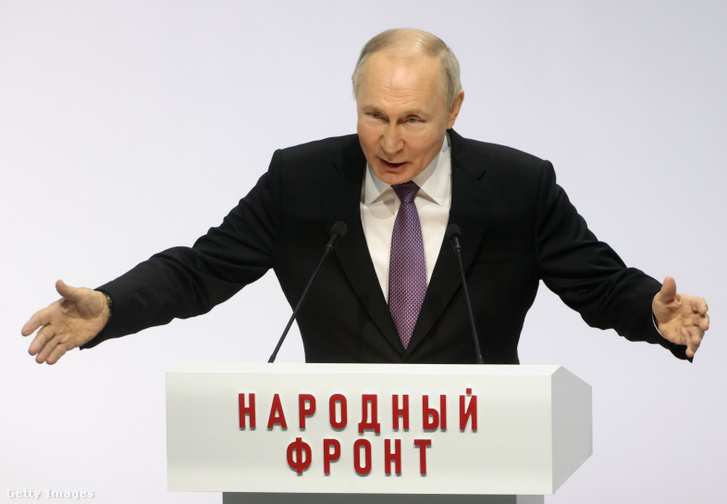 Vlagyimir Putyin orosz elnök beszédet mond a Mindenki a győzelemért! katonai fórumon 2024. február 2-án az oroszországi Tulában