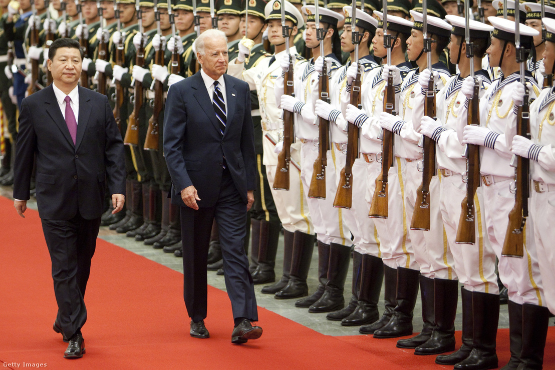 Hszi Csin-ping részt vesz Joe Biden amerikai alelnök fogadásán a Nép Nagy Csarnokában Pekingben 2011. augusztus 18-án