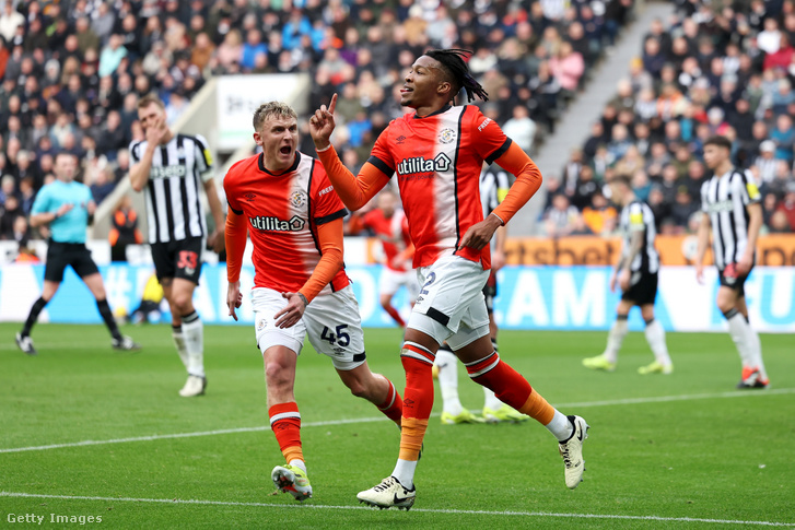 Volt mit ünnepelni a Newcastle–Luton-meccsen: rögvest nyolc gólt a példa okáért