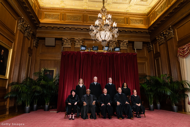 Az Egyesült Államok Legfelsőbb Bíróságának bírái a Legfelsőbb Bíróságon Washingtonban, az Egyesült Államokban 2022. október 7-én