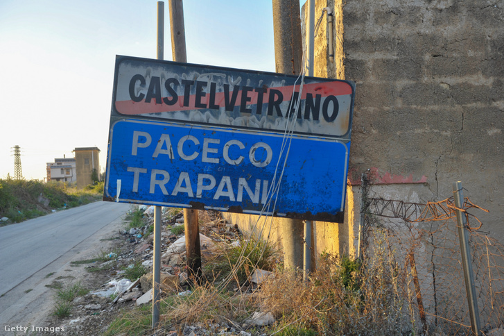 Matteo Messina Denaro, a Casa Nostra volt maffiafőnökének szülővárosa 2023. szeptember 29-én a Trapani melletti Castelvetranóban, Olaszországban