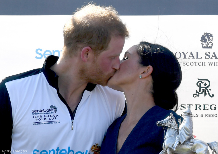 Szabad a csókMeghan Markle és Harry herceg nem követik szigorúan a királyi protokollt, amihez hozzátartozik a nyilvános csókolózás is