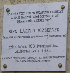 Emléktábla Bíró László utolsó budapesti lakhelyén, a II. kerületi Cimbalom utcában