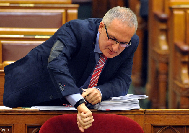 Simon Gábor a parlamentben (2011)