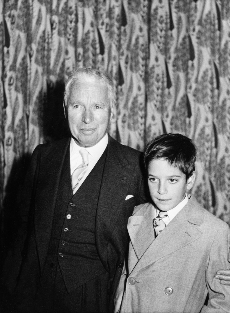 Charlie Chaplin, mint az egyik legnagyobb filmalkotó és színész, olyan projektekben vett részt fiával Michaellel, amelyek mély nyomot hagytak a film történelemben.
                        A „Rivaldafény" (1952) és „Egy király New Yorkban" (1967) filmekben Michael szereplése nem csak színészi debütálását jelentette, hanem lehetőséget adott apjával való együttműködésre is