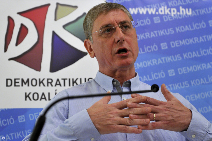 Gyurcsány Ferenc volt miniszterelnök, a Demokratikus Koalíció (DK) elnöke beszédet mond a párt Tíz év – az unió és Magyarország című konferenciáján 2014. április 30-án