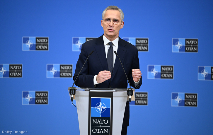 Jens Stoltenberg NATO-főtitkár a NATO védelmi minisztereinek brüsszeli találkozója előtt Belgiumban 2024. február 14-én