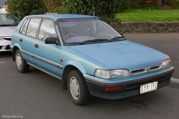 A Holden két Toyotát kapott, a Corollából készült a Nova, a Camryből pedig az Apollo, cserébe a Toyota a Commodore-t kapta meg, amit Lexcen néven hozott forgalomba