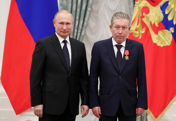 Vlagyimir Putyin (b) és Ravil Maganov (j) 2019. november 21-én